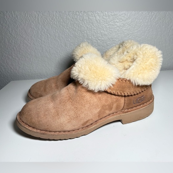 UGG Mckay Chestnut Suede Sheepskin Ankle Boots Booties Size US 8.5 Women - Picture 1 of 16